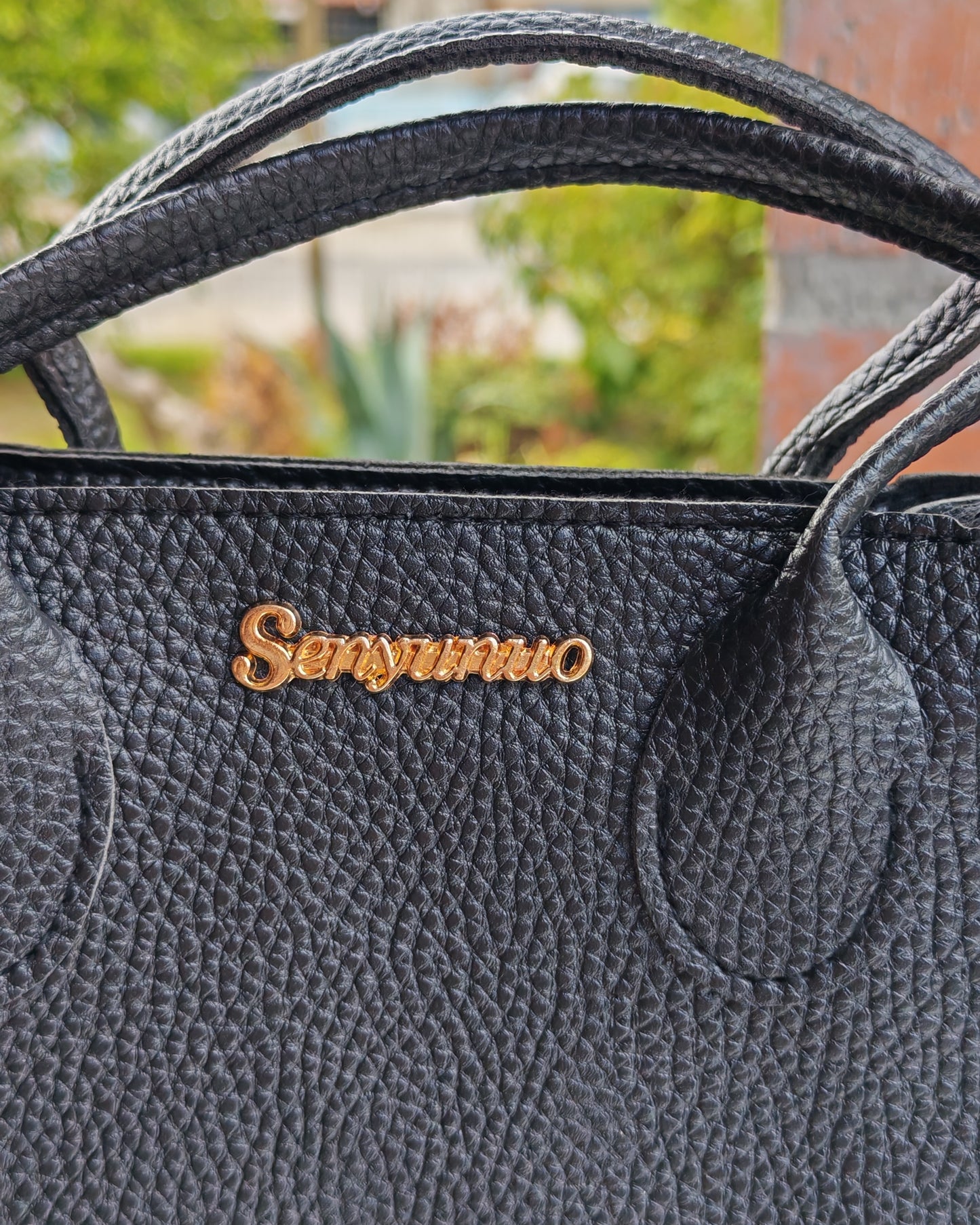 Elegant Everyday Handbag – Compact Design with Spacious Storage